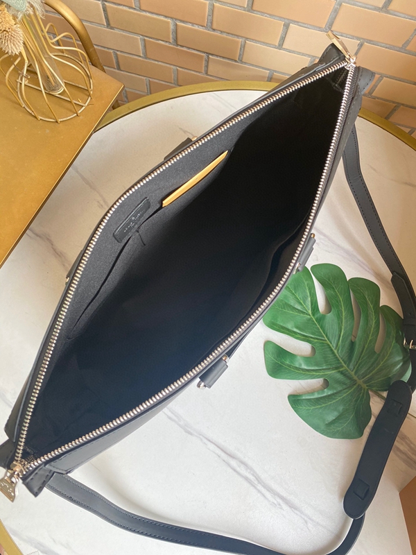 ルイヴィトンバッグ着用イメージ